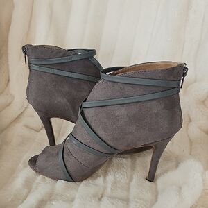 Journee Collection Gray Strappy Heels